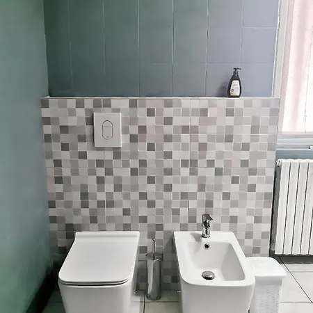In Shared Apartment, Near Lecco Homestay Calolziocorte