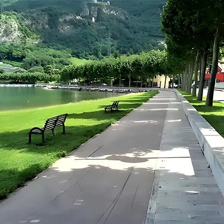 In Shared Apartment, Near Lecco Homestay *
